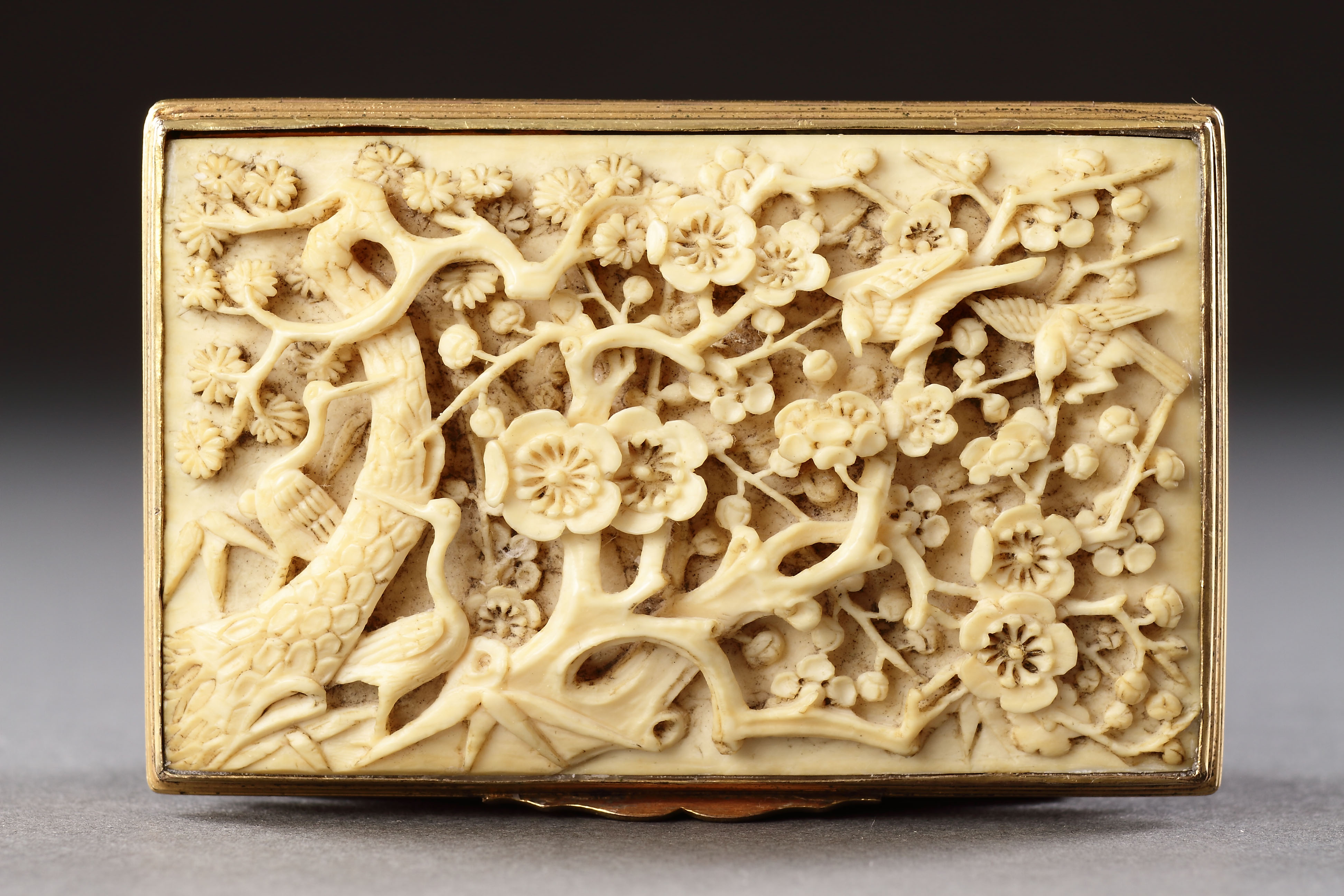 A Chinese Canton Ivory Box 